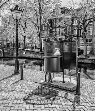 Old fashioned 'Krul' on the Reguliersgracht in Amsterdam.  by Don Fonzarelli