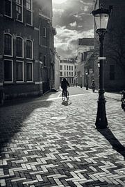Straatfotografie in Utrecht. De fietser Achter de Dom.