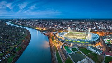 Weserstadion bei Nacht in Bremen, Deutschland von Michael Abid