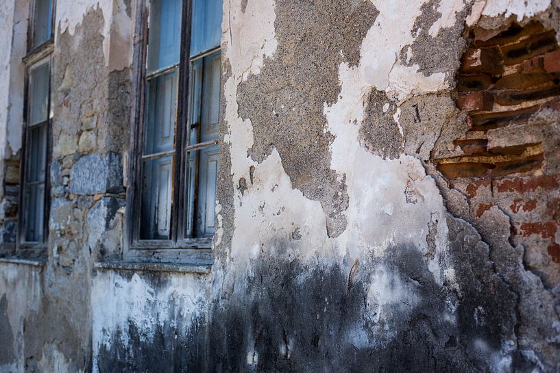 Old lived through wall by Gerryke van der Graaf