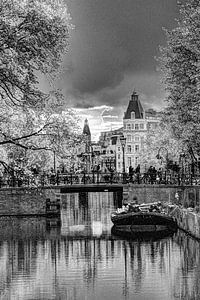Amsterdam Kloveniersburgwal Zentrum in Richtung Amstel Schwarz und Weiß