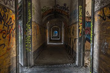 Tunnel | Depth in an abandoned building in Belgium by Steven Dijkshoorn