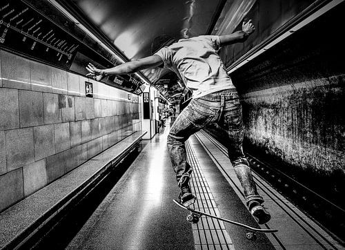 Skateboarder in der U-Bahn