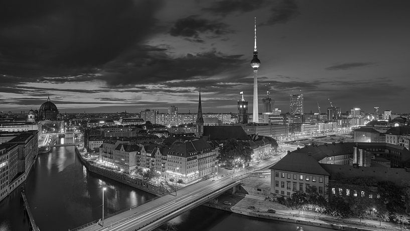Panorama Berlin in schwarz-weiß von Jenco van Zalk