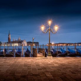 Venetië at night - Italië van Niels Dam