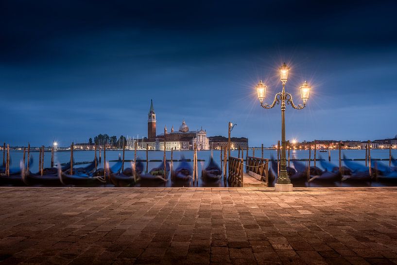 Venice at night - Italy von Niels Dam