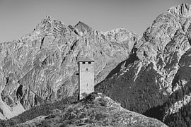 Stein auf Stein - Ruine Steinsberg in Ardez von Pasqual Schnetzer