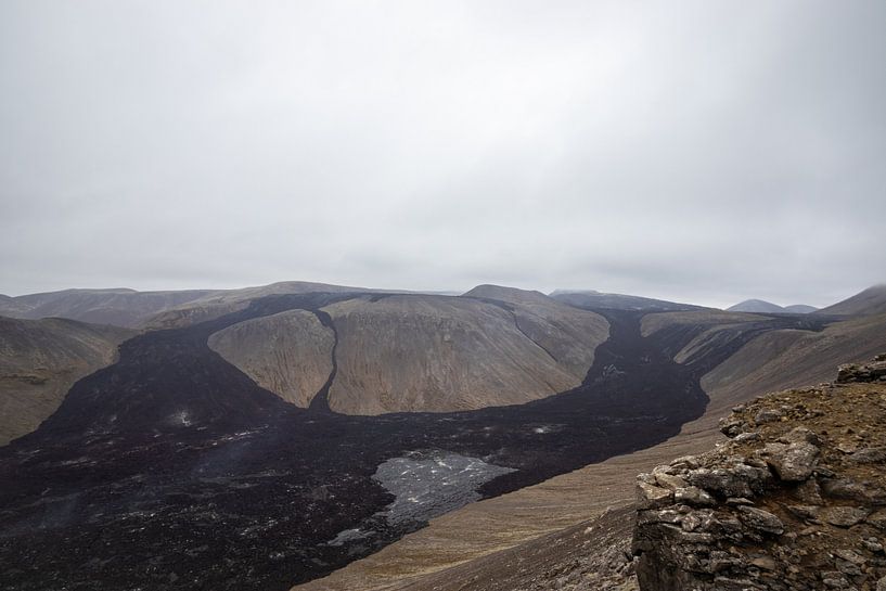 View of the Fagradalsfjall volcano with solidified lava flows in Iceland | Travel photography by Kelsey van den Bosch