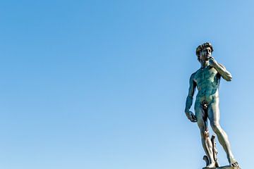 Bronzen standbeeld (replica) van David gemaakt door Michelangelo in Florence, Italië van WorldWidePhotoWeb