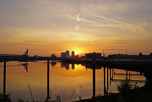 Zonsopgang in de haven van Bremen