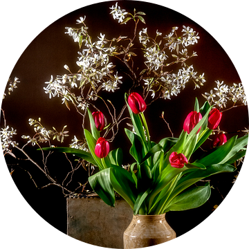 stilleven met tulpen en bloesem van Hanneke Luit
