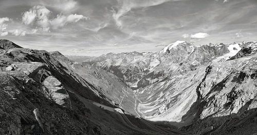 Passo dello Stelvio avec le massif de l'Ortles dans le Tyrol du Sud