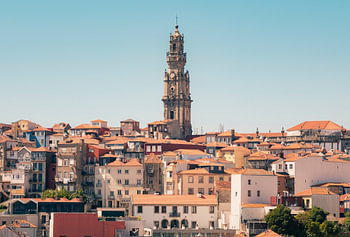 Klassischer Blick auf Porto und den Torre dos Clérigos