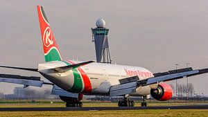Passagierflugzeug vom Typ Boeing 777-200ER der Kenya Airways.