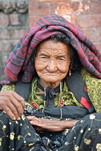 Old woman by Tinus Tibbe