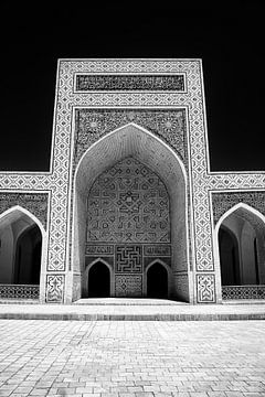 Deel van de Poi Kalyan Moskee in Bukhara Oezbekistan. van Yvonne Smits