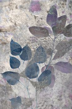 Botanisches Blatt in Blau- und Lilatönen auf einem 'Grungy' Hintergrund