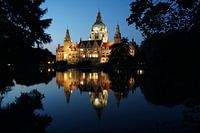 Nieuw stadhuis in Hannover 's nachts