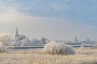 Vue sur Kampen et fleuve IJssel en hiver en Hollande par Sjoerd van der Wal Photographie Aperçu