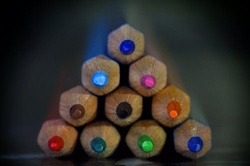 Gekleurde piramide van potloden