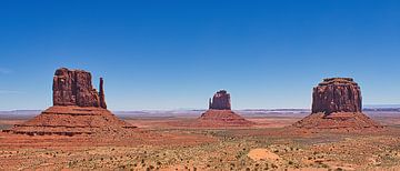 Monument Valley bei strahlend blauem Himmel von Sjaak Boer