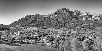 Ellmau am Wilden Kaiser in schwarz weiß von Manfred Voss, Schwarz-weiss Fotografie