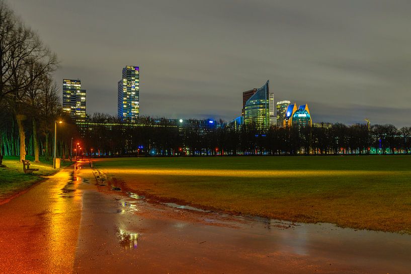 Den Haag Avond Skyline by Freddie de Roeck