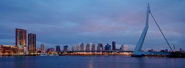 Erasmus Bridge in the early morning by Paul Kampman