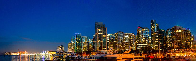 Panorama-nachtopname van Vancouver van Hans-Heinrich Runge