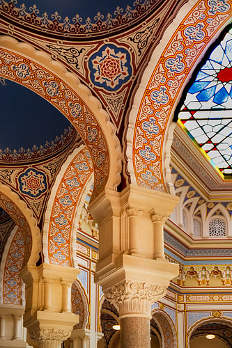 Stadhuis van Sarajevo – kleurrijke architectuur in Bosnië en Herzegovina