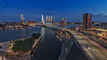 Rotterdam in avondlicht van Rob van der Teen