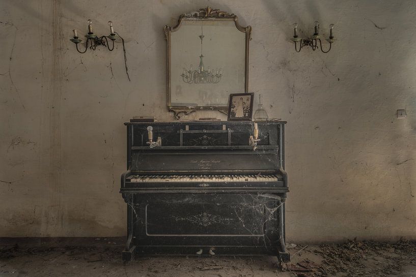Vieux piano par Perry Wiertz