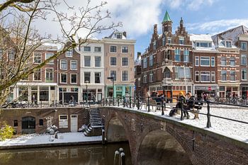 Oudegracht met Smeebrug in winterse sfeer, Utrecht.