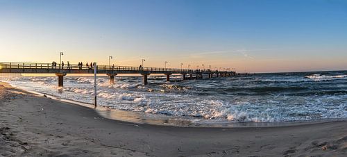 Zonsondergang aan het noordelijk strand in Göhren op het eiland Rügen