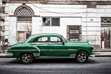 Vintage car in Havana by Thomas Damson