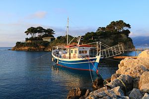 Kamee-Insel, Griechenland, Boot am Bootssteg