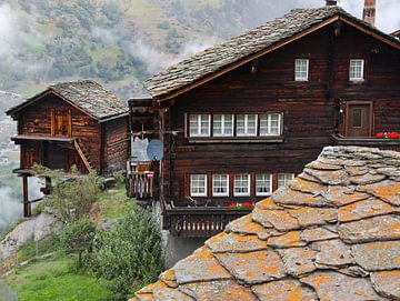 Zwitserse huizen in Wallis van Marieke Funke