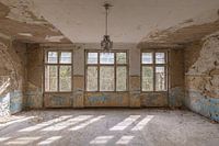 chambre vide avec lampe pendante Urbex
