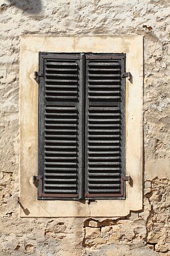 fenêtre ; volet ; fenêtre en bois ; ancienne