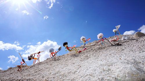Fubby poppetjes op de skipiste, met een valpartij ten gevolge.