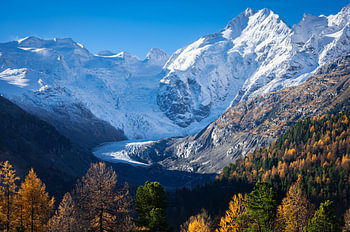 Glacier suisse dans un paysage d'automne