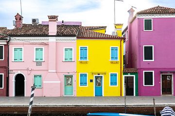 Maisons colorées sur l'île de pêche de Burano sur Awander