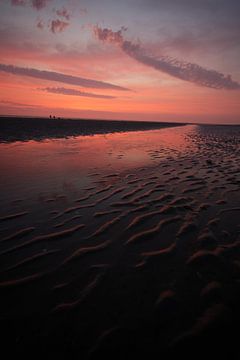 Morning calm and colour by the sea on the mudflats by Albert Kuiper