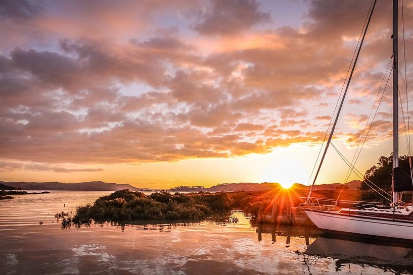 Ambiance de soirée dans le petit port de Coromandel, Nouvelle-Zélande par Christian Müringer