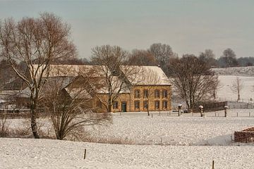 Boerderij Bulkem in de sneeuw bij Simpelveld von John Kreukniet