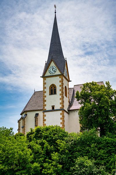 Vue des églises de Maria Woerth sur le lac Woerthersee en Autriche. par Andreas Völkel