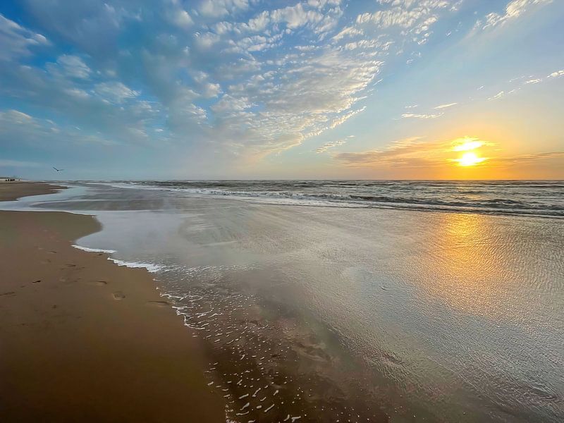 Zonsondergang strand van Michael Ruland