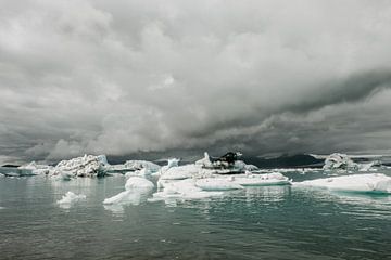 Jökulsárlón ❘ Ijsland ❘ Natuurfotografie ❘ Gletsjermeer ❘ Vatnajökullgletsjer van Floor Bogaerts