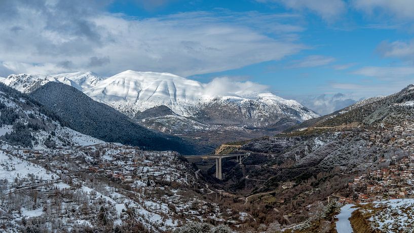 Griechische Winterlandschaft bei Metsovo III von Teun Ruijters