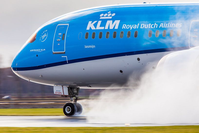 KLM Boeing 787 Thrust Reverse! by Dennis Janssen